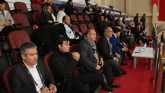 Sessiz maçın kazananı Merkez Efendi 88-106