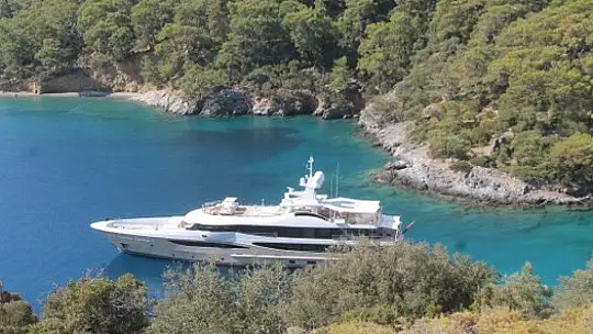 Milyon dolarlık mega yat Darboğaz'a demir attı