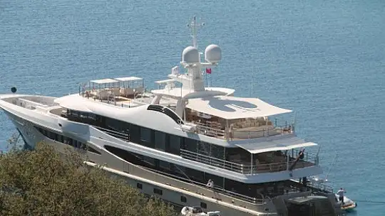 Milyon dolarlık mega yat Darboğaz'a demir attı