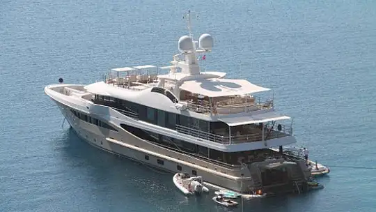 Milyon dolarlık mega yat Darboğaz'a demir attı