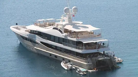 Milyon dolarlık mega yat Darboğaz'a demir attı