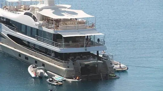 Milyon dolarlık mega yat Darboğaz'a demir attı