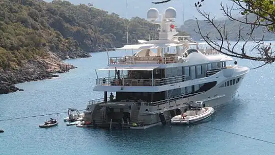 Milyon dolarlık mega yat Darboğaz'a demir attı