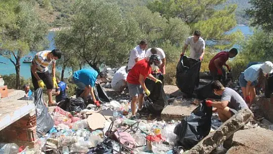 2 TON CİVARINDA ÇÖP TOPLANDI