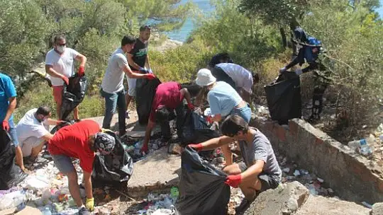 2 TON CİVARINDA ÇÖP TOPLANDI