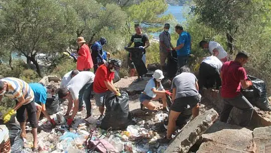 2 TON CİVARINDA ÇÖP TOPLANDI