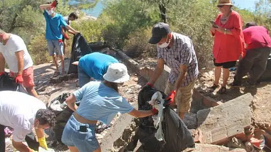 2 TON CİVARINDA ÇÖP TOPLANDI