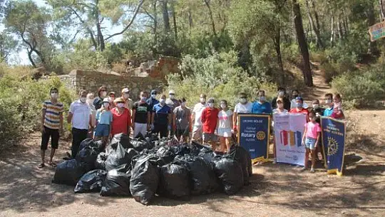 2 TON CİVARINDA ÇÖP TOPLANDI