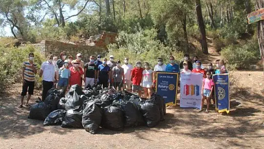 2 TON CİVARINDA ÇÖP TOPLANDI