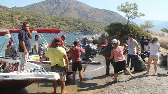 2 TON CİVARINDA ÇÖP TOPLANDI