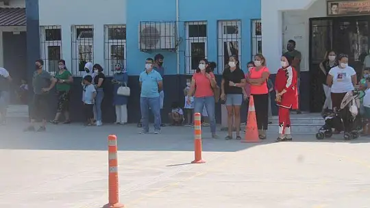 FETHİYE'DE ÖĞRENCİLERİN SINIFLARI KURA İLE BELİRLENDİ