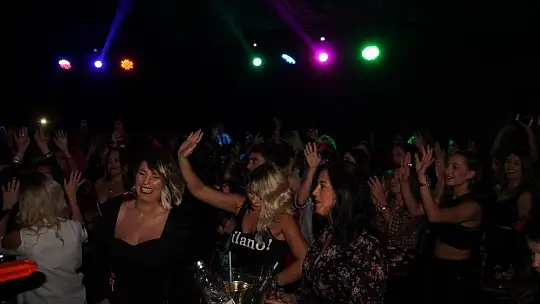 Kadınlar matinesine Selin Ciğerci damga vurdu