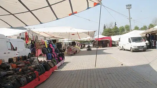 Salı Pazarı'nda Sessizlik Hakimdi 