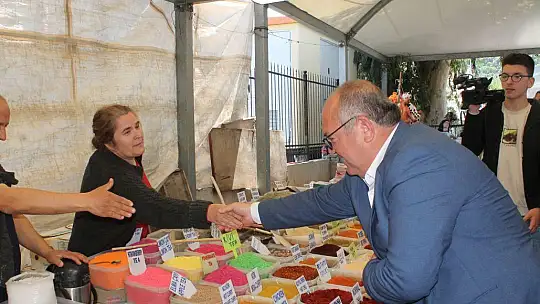 Aday Demir, pazar esnafıyla buluştu