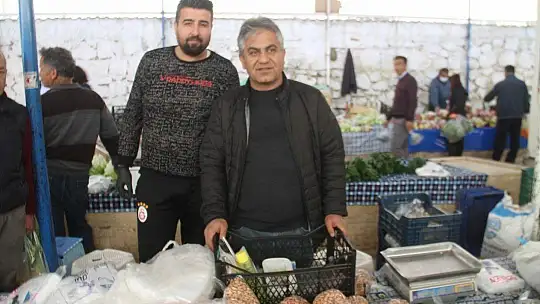 Salı Pazarı'nda Sessizlik Hakimdi 