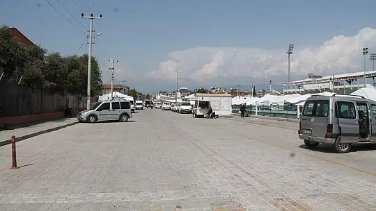 Salı Pazarı'nda Sessizlik Hakimdi 