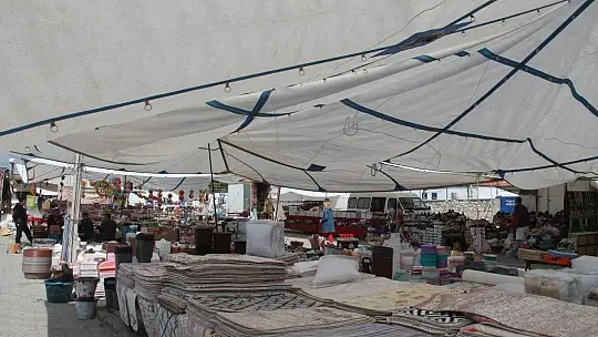 Salı Pazarı'nda Sessizlik Hakimdi 