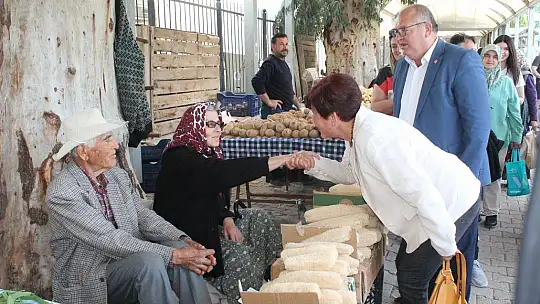 Aday Demir, pazar esnafıyla buluştu