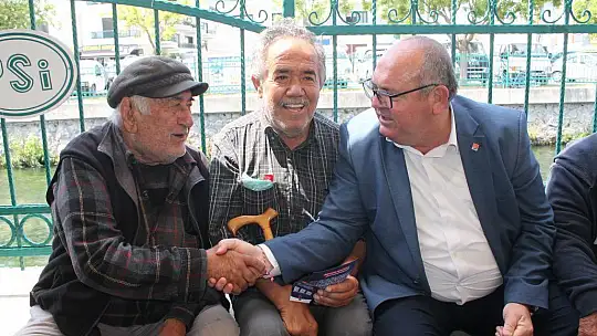 Aday Demir, pazar esnafıyla buluştu