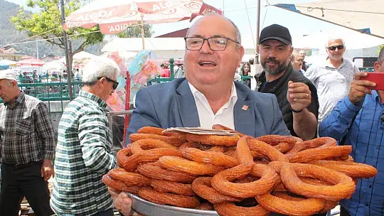 Vatandaşa Tatlılar Vekil Adayı Demir'den