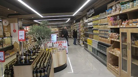 İlk mağazayı Fethiye'de açtılar