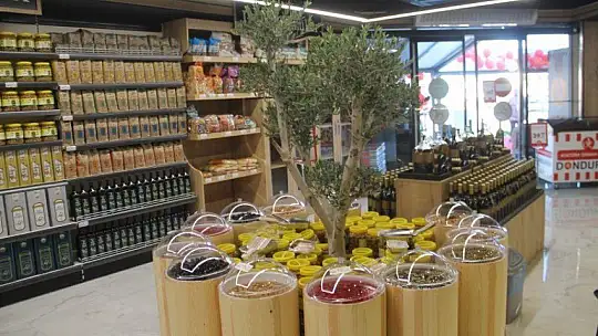 İlk mağazayı Fethiye'de açtılar