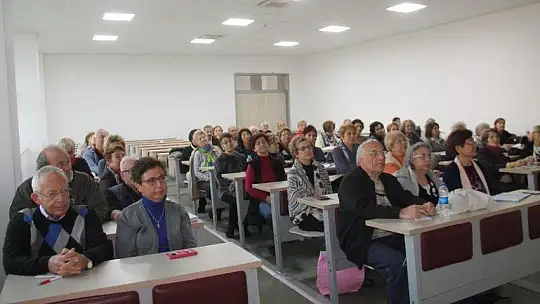 Gökmen, 'Nazım sevginin şairidir'