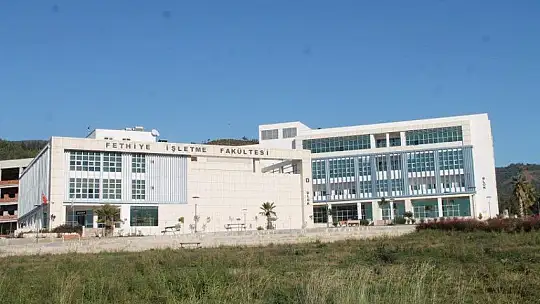 Gökmen, 'Nazım sevginin şairidir'