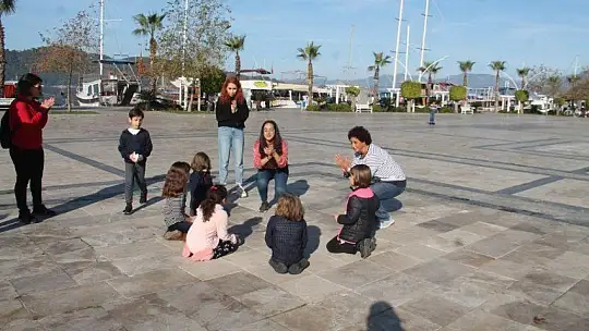 Çocuklar sokak oyunlarını tanıdı