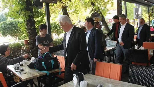 Belediye başkanları halkın içinde