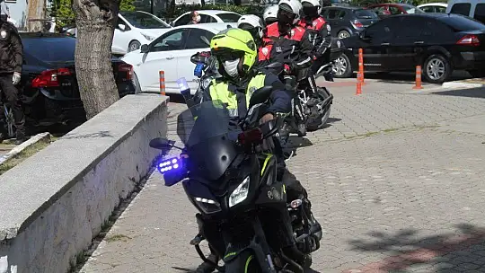 Bin Liralık Yardım Vatandaşa Evinde Teslim Oldu