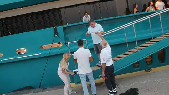 HİNTLİ MİLYARDERİN YÜZEN SARAYI FETHİYE'YE DEMİR ATTI