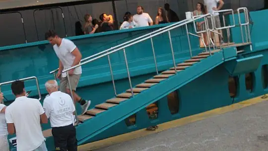 HİNTLİ MİLYARDERİN YÜZEN SARAYI FETHİYE'YE DEMİR ATTI