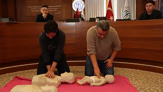 İLK YARDIM EĞİTİMİNDE BAŞARILI OLAN 21 KİŞİ BELGE ALDI