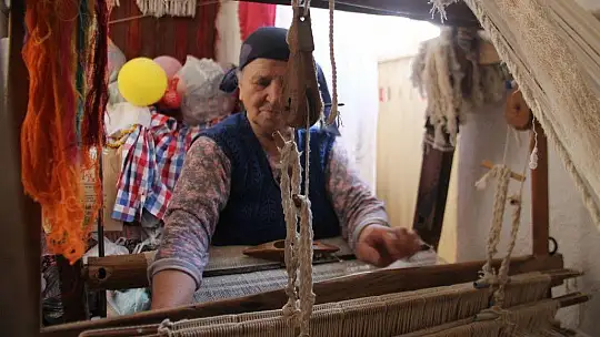 Üzümlü Dastarını FRT TV mikrofonlarına anlattı