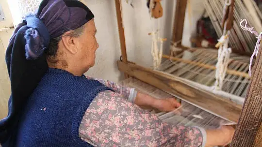 Üzümlü Dastarını FRT TV mikrofonlarına anlattı