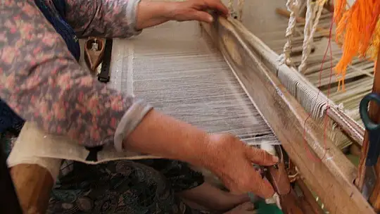 Üzümlü Dastarını FRT TV mikrofonlarına anlattı