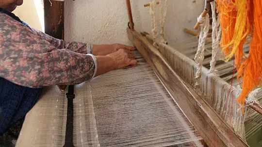 Üzümlü Dastarını FRT TV mikrofonlarına anlattı