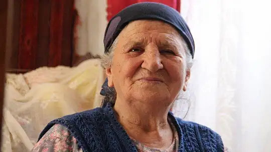 Üzümlü Dastarını FRT TV mikrofonlarına anlattı