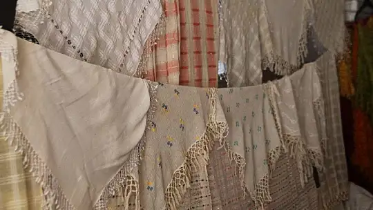 Üzümlü Dastarını FRT TV mikrofonlarına anlattı