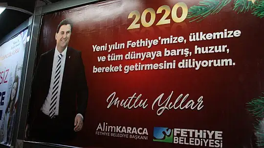 Başkan Karaca'dan İngilizce-Türkçe kutlama