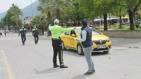 Fethiye'de Polisten Barkodlu Denetim