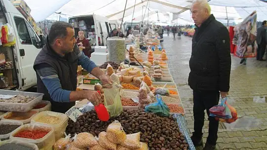 Yeni Yıl Alışverişleri Salı Pazarı'ndan Yapıldı