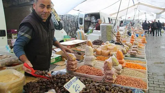 Yeni Yıl Alışverişleri Salı Pazarı'ndan Yapıldı