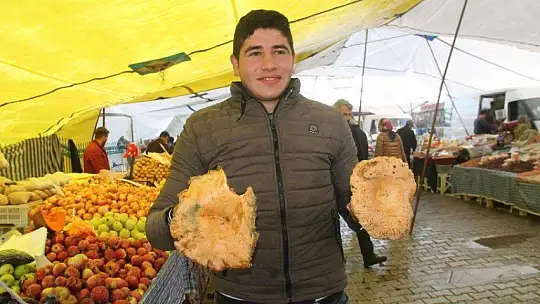 Yeni Yıl Alışverişleri Salı Pazarı'ndan Yapıldı