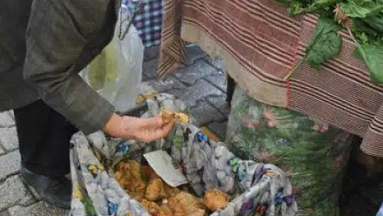 Yeni Yıl Alışverişleri Salı Pazarı'ndan Yapıldı