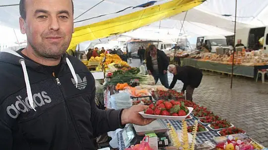 Yeni Yıl Alışverişleri Salı Pazarı'ndan Yapıldı