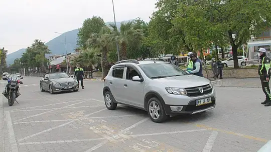 Fethiye'de Polisten Barkodlu Denetim