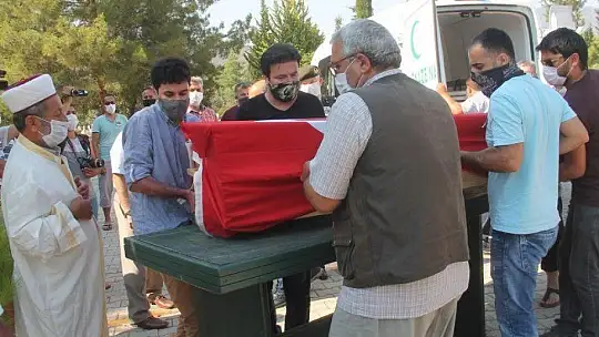 TEZKERE GÜNÜNDE TOPRAĞA VERİLDİ