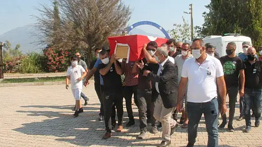 TEZKERE GÜNÜNDE TOPRAĞA VERİLDİ